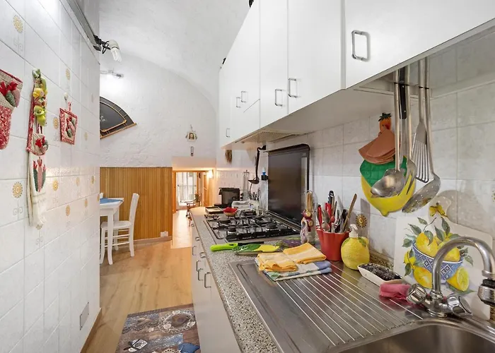 Via Corradi * Санремо